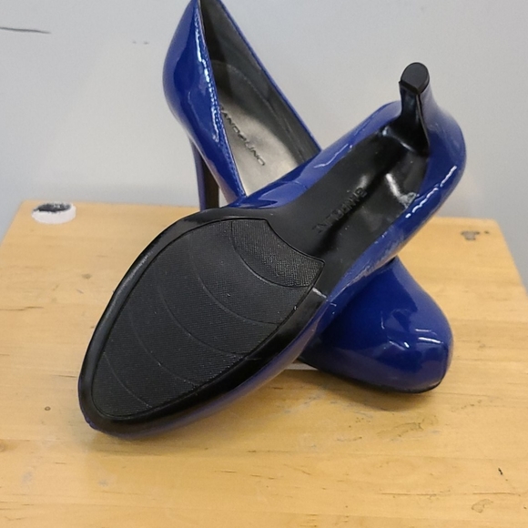 New! Bandolino patent BLUE pump - Picture 3 of 4